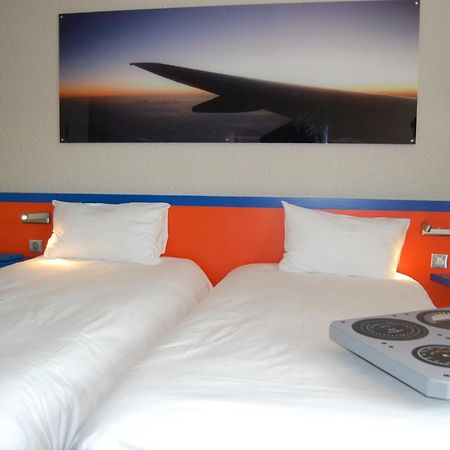 Отель Ibis Styles Marseille Aeroport Витроль Экстерьер фото