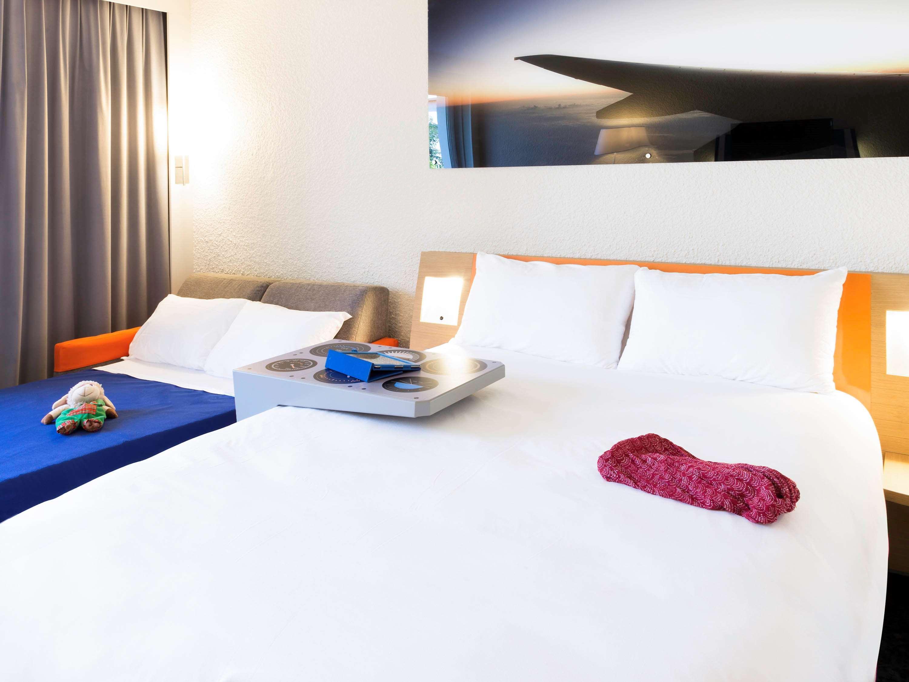 Отель Ibis Styles Marseille Aeroport Витроль Экстерьер фото