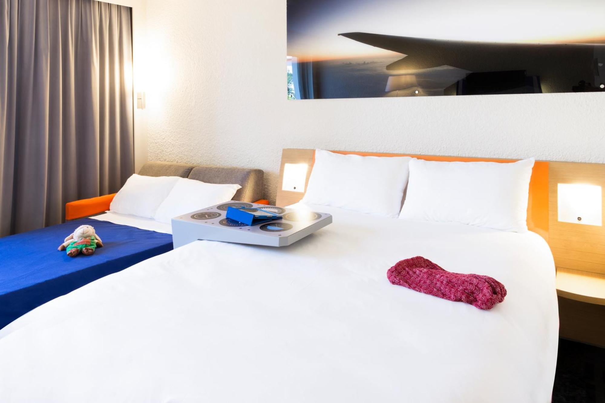 Отель Ibis Styles Marseille Aeroport Витроль Экстерьер фото