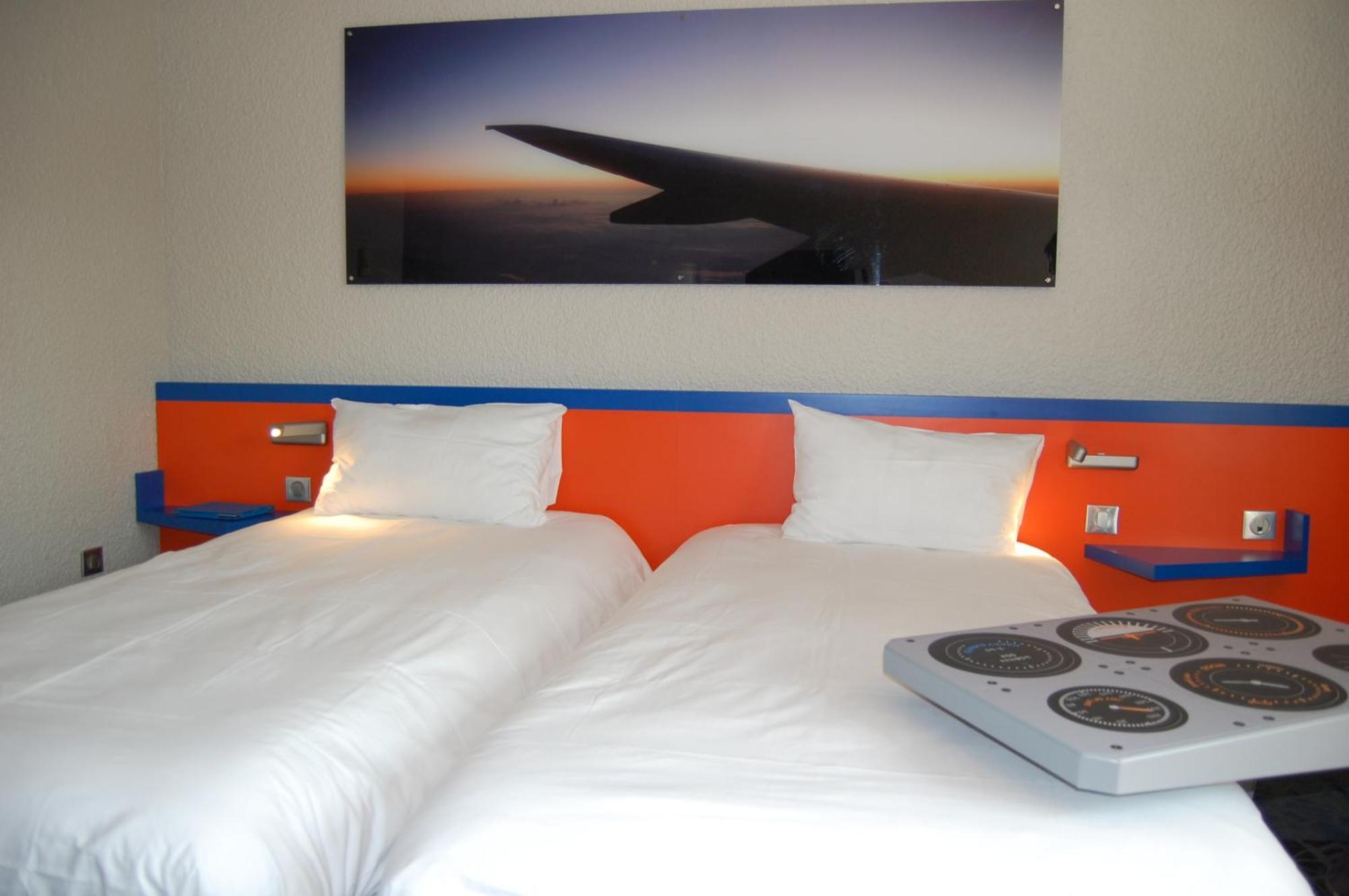 Отель Ibis Styles Marseille Aeroport Витроль Экстерьер фото