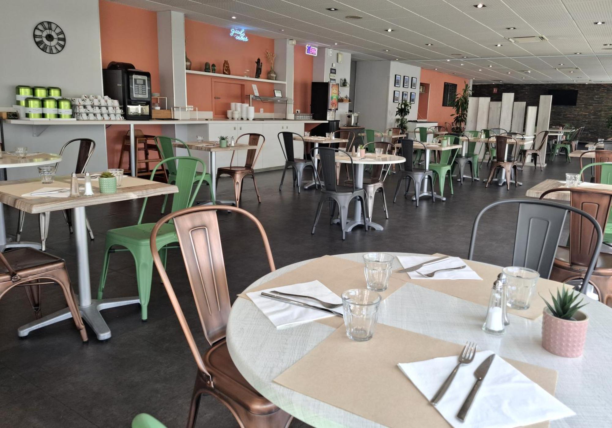 Отель Ibis Styles Marseille Aeroport Витроль Экстерьер фото